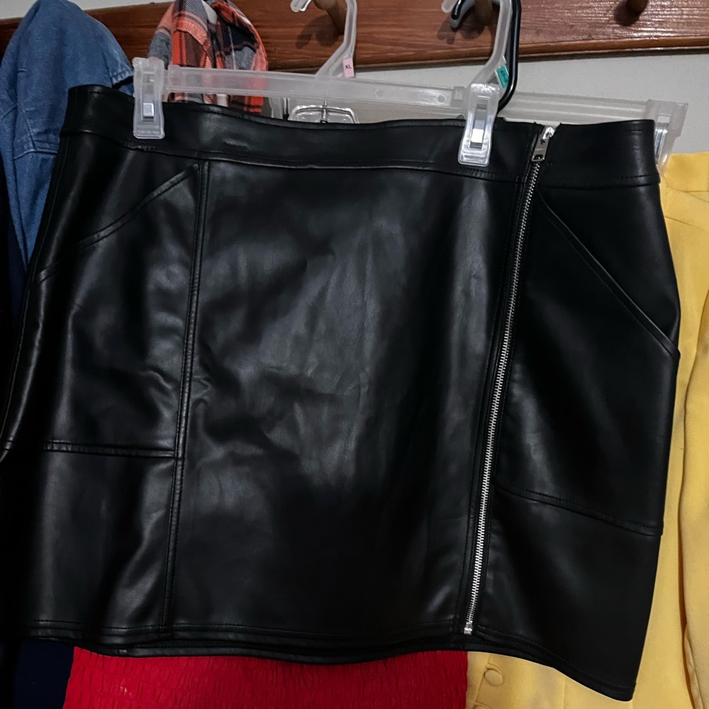 New w/out tags black leather skirt zips down the size too big for me see pics